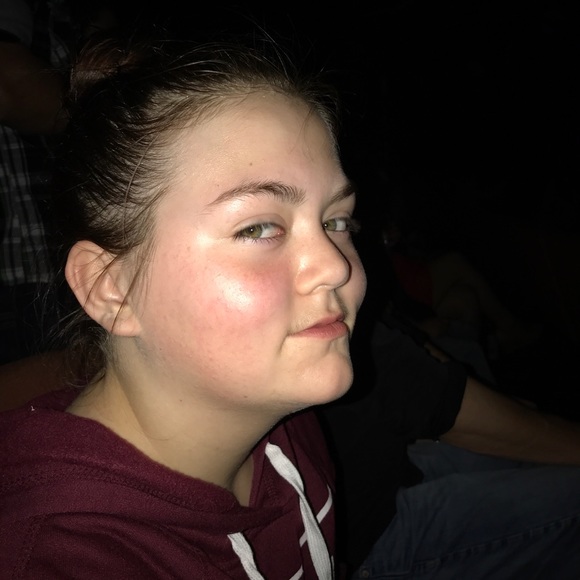 Meet a proud mom of a beautiful girl that’s my ❤️ - Picture 3 of 4